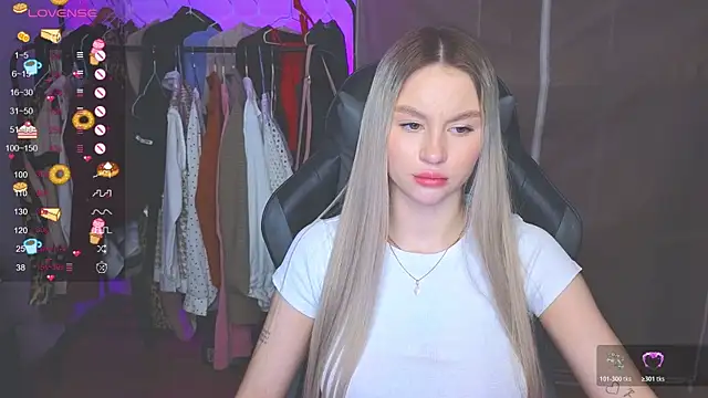 Snapshot of doll_barbieee chatting on November 2025 12:35:02 AM doll barbieee online show from November 2025 12:35:02 AM