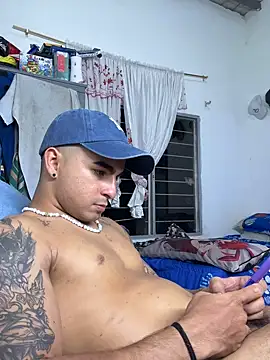 Snapshot of cJuan111 chatting on September 2025 04:48:02 AM cJuan111 online show from September 2025 04:48:02 AM