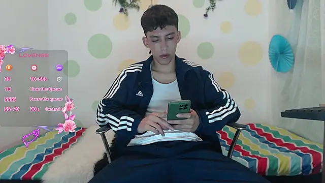 Snapshot of Eric_lion chatting on December 2024 05:23:02 PM Eric lion online show from December 2024 05:23:02 PM