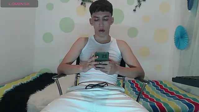 Snapshot of Eric_lion chatting on December 2024 06:06:01 PM Eric lion online show from December 2024 06:06:01 PM