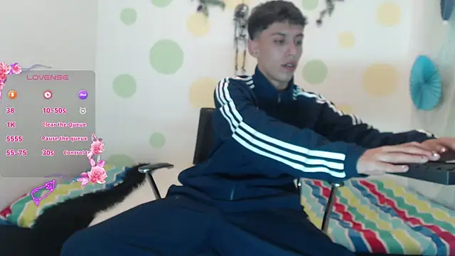 Snapshot of Eric_lion chatting on December 2024 01:05:01 AM Eric lion online show from December 2024 01:05:01 AM