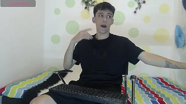 Snapshot of Eric_lion chatting on December 2024 05:11:01 PM Eric lion online show from December 2024 05:11:01 PM