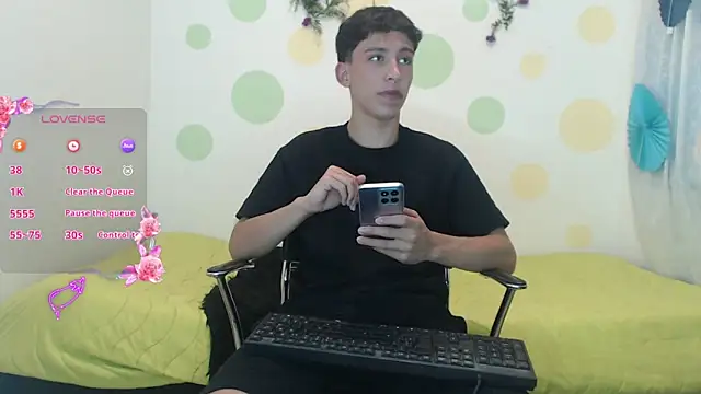 Snapshot of Eric_lion chatting on January 2025 05:58:01 PM Eric lion online show from January 2025 05:58:01 PM