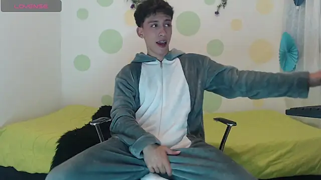 Snapshot of Eric_lion chatting on January 2025 07:04:01 PM Eric lion online show from January 2025 07:04:01 PM