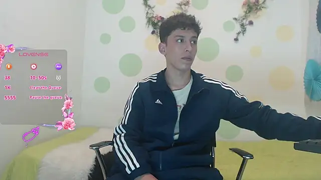 Snapshot of Eric_lion chatting on February 2025 08:09:02 PM Eric lion online show from February 2025 08:09:02 PM