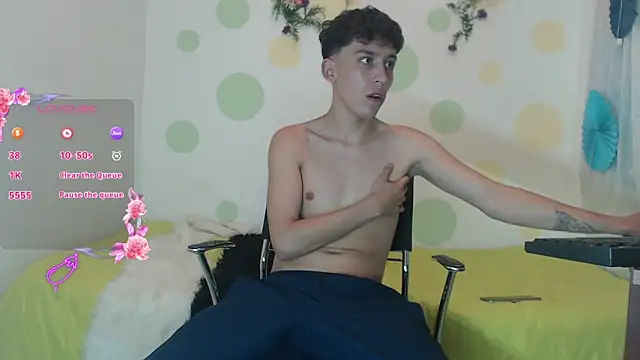 Snapshot of Eric_lion chatting on March 2025 08:00:01 PM Eric lion online show from March 2025 08:00:01 PM