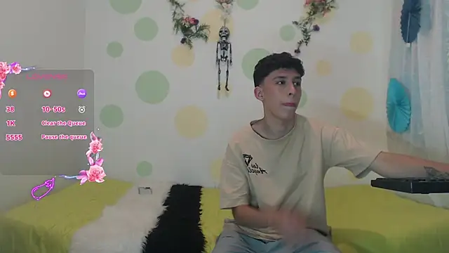 Snapshot of Eric_lion chatting on March 2025 08:05:01 PM Eric lion online show from March 2025 08:05:01 PM