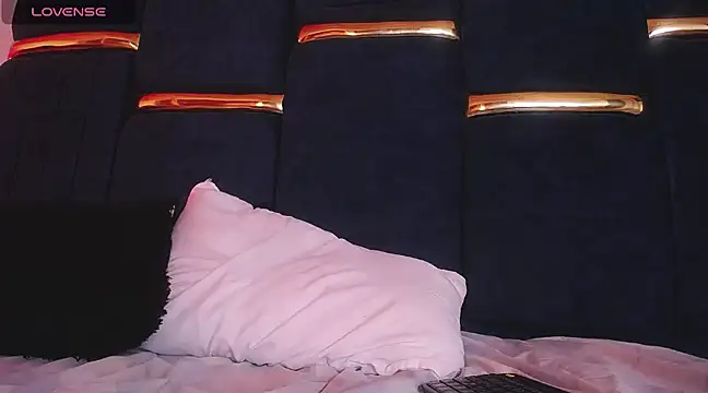 Snapshot of fulfill_fantasies1 chatting on January 2025 04:27:01 AM fulfill fantasies1 online show from January 2025 04:27:01 AM