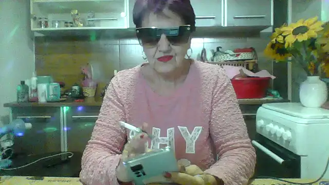 Snapshot of Ely_Elenita chatting on November 2025 11:21:01 AM Ely Elenita online show from November 2025 11:21:01 AM