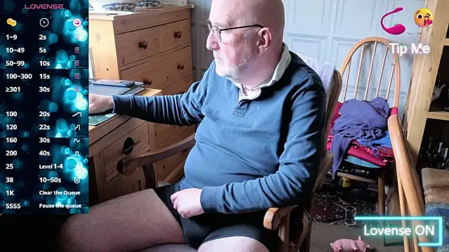 Adamdaddybear online show from October 2025 01:20:02 PM