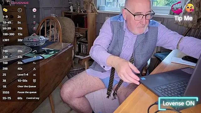 Adamdaddybear online show from November 2025 02:51:01 PM