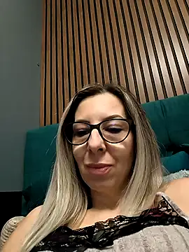 Snapshot of SukyGirl chatting on December 2024 07:29:02 AM SukyGirl online show from December 2024 07:29:02 AM