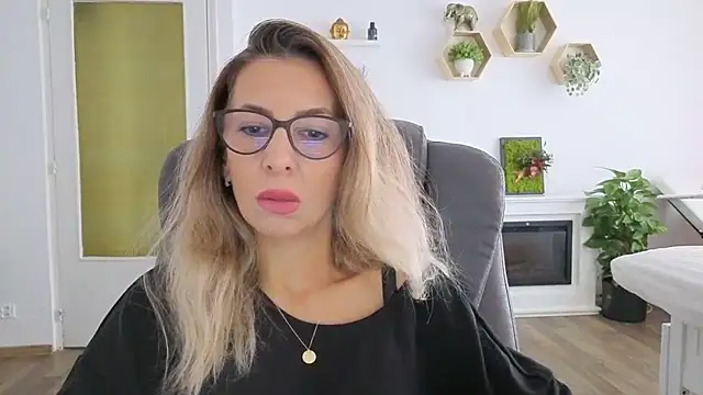 Snapshot of SukyGirl chatting on September 2025 06:49:01 AM SukyGirl online show from September 2025 06:49:01 AM