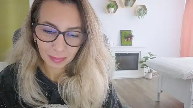 Snapshot of SukyGirl chatting on September 2025 06:50:01 AM SukyGirl online show from September 2025 06:50:01 AM