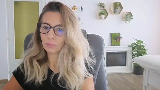 Snapshot of SukyGirl chatting on September 2025 07:34:02 AM SukyGirl online show from September 2025 07:34:02 AM