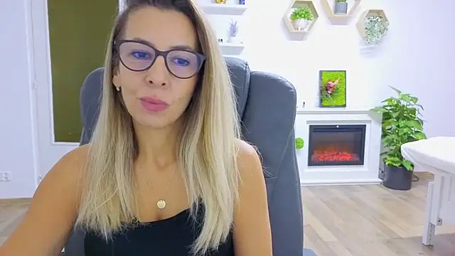 Snapshot of SukyGirl chatting on October 2025 07:27:02 AM SukyGirl online show from October 2025 07:27:02 AM