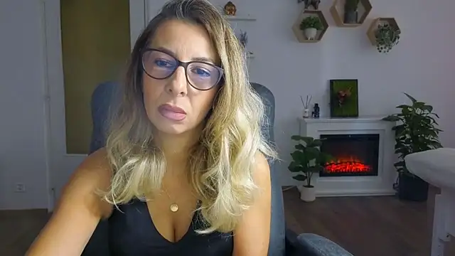 Snapshot of SukyGirl chatting on October 2025 07:31:02 AM SukyGirl online show from October 2025 07:31:02 AM