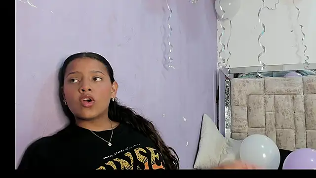 Snapshot of ReisheII_Andersom chatting on October 2025 11:23:01 PM ReisheII Andersom online show from October 2025 11:23:01 PM