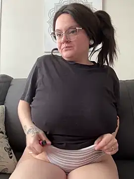 Snapshot of Sweetleeahxx chatting on January 2025 05:26:01 PM Sweetleeahxx online show from January 2025 05:26:01 PM