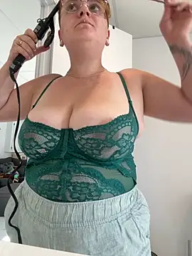 Snapshot of Sweetleeahxx chatting on September 2025 02:06:01 PM Sweetleeahxx online show from September 2025 02:06:01 PM