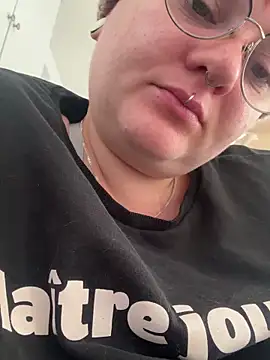 Snapshot of Sweetleeahxx chatting on September 2025 12:51:01 PM Sweetleeahxx online show from September 2025 12:51:01 PM