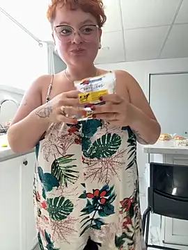 Snapshot of Sweetleeahxx chatting on September 2025 04:07:01 PM Sweetleeahxx online show from September 2025 04:07:01 PM