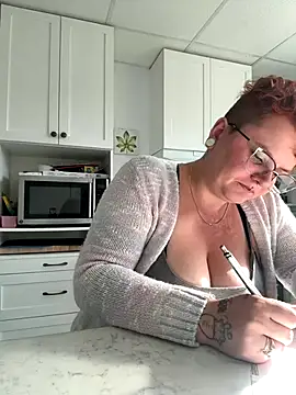 Snapshot of Sweetleeahxx chatting on September 2025 01:24:02 PM Sweetleeahxx online show from September 2025 01:24:02 PM