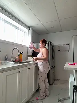 Snapshot of Sweetleeahxx chatting on September 2025 12:52:02 PM Sweetleeahxx online show from September 2025 12:52:02 PM