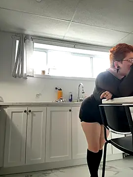 Snapshot of Sweetleeahxx chatting on October 2025 12:50:02 PM Sweetleeahxx online show from October 2025 12:50:02 PM