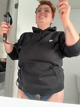 Snapshot of Sweetleeahxx chatting on October 2025 01:34:01 PM Sweetleeahxx online show from October 2025 01:34:01 PM