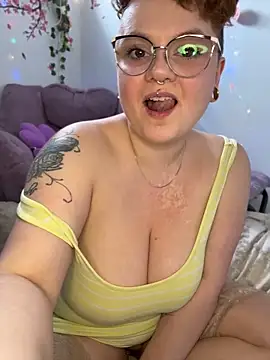 Snapshot of Sweetleeahxx chatting on April 2026 01:27:02 PM Sweetleeahxx online show from April 2026 01:27:02 PM