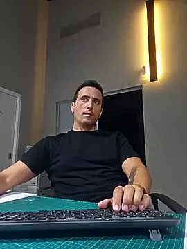 Lucas   81 online show from October 2025 06:30:02 PM