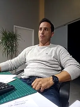 Lucas   81 online show from November 2025 07:48:02 PM