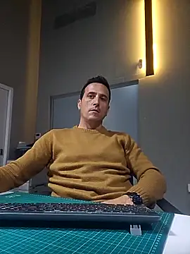 Lucas   81 online show from December 2025 07:53:01 PM