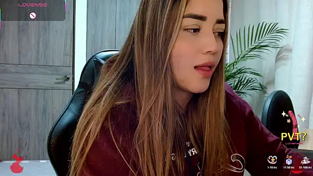 Snapshot of Lucia_star__ chatting on February 2026 03:53:02 PM Lucia star online show from February 2026 03:53:02 PM