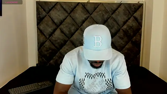 Latrellx7 online show from October 2025 03:28:01 AM