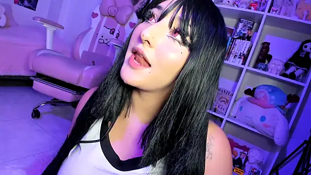 julyana  online show from January 2025 06:47:01 PM