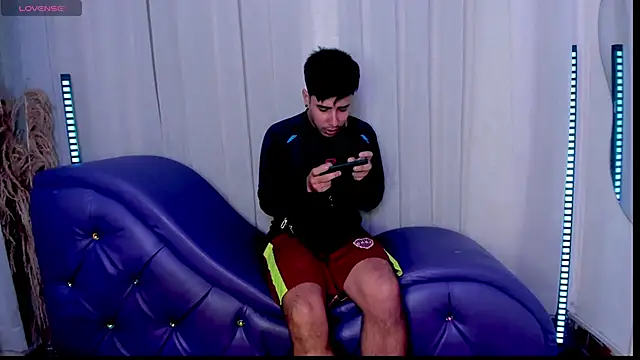 Yourslust  online show from December 2025 12:25:02 PM