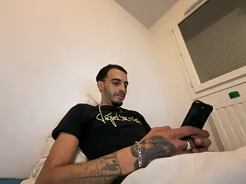 Rebeu313 online show from October 2025 07:01:02 PM