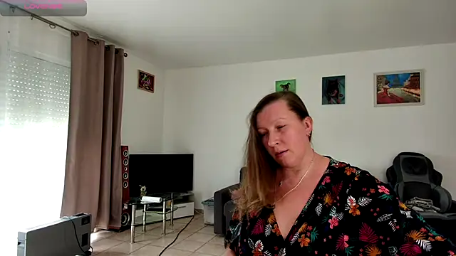 Snapshot of YOUR_ELENA chatting on January 2025 10:40:02 AM YOUR ELENA online show from January 2025 10:40:02 AM