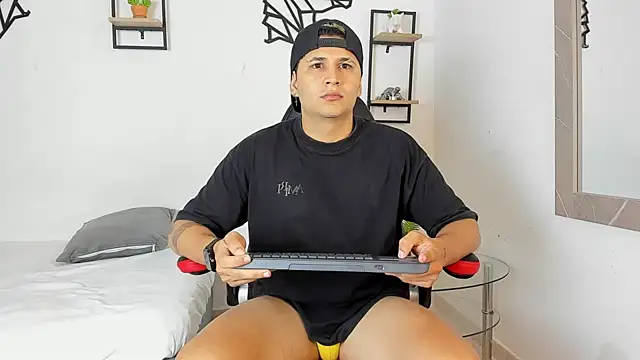 mathias cocks online show from September 2025 04:58:02 AM