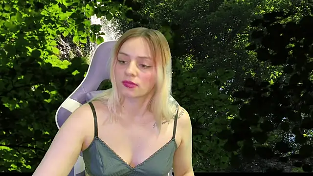 Snapshot of Dolce--Mia---Bianchi__07 chatting on March 2025 12:00:01 PM Dolce--Mia---Bianchi 07 online show from March 2025 12:00:01 PM