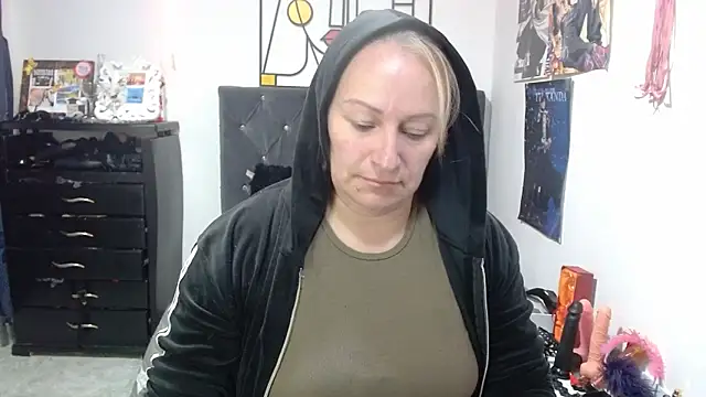 emperabigbootybigass online show from May 2026 12:13:01 PM