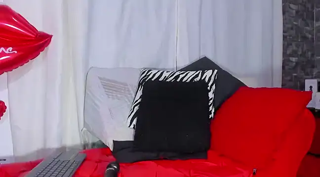 Snapshot of Xiomara-Suarez chatting on February 2025 06:31:02 PM Xiomara-Suarez online show from February 2025 06:31:02 PM