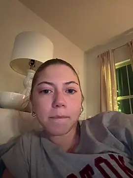 Snapshot of emilycoco chatting on April 2026 04:01:01 AM emilycoco online show from April 2026 04:01:01 AM