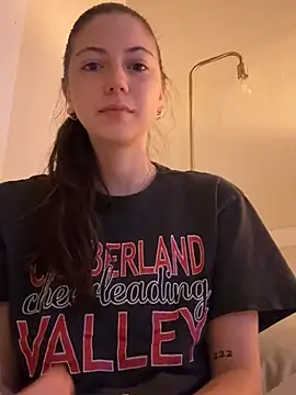 Snapshot of emilycoco chatting on May 2026 01:44:01 AM emilycoco online show from May 2026 01:44:01 AM