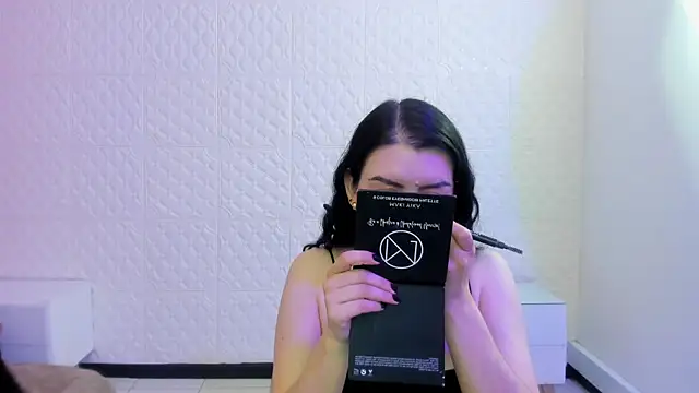 Violetaa diazz online show from April 2026 09:06:02 PM