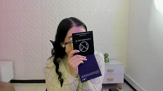 Violetaa diazz online show from April 2026 09:21:02 PM