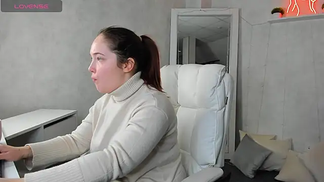 Aliisson Edwards online show from February 2025 12:30:01 AM