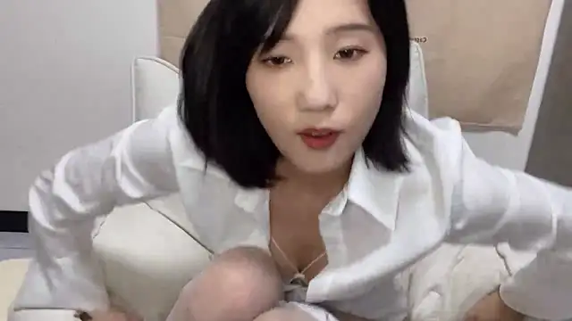 Snapshot of Arrebo1 chatting on December 2024 03:44:02 PM Arrebo1 online show from December 2024 03:44:02 PM